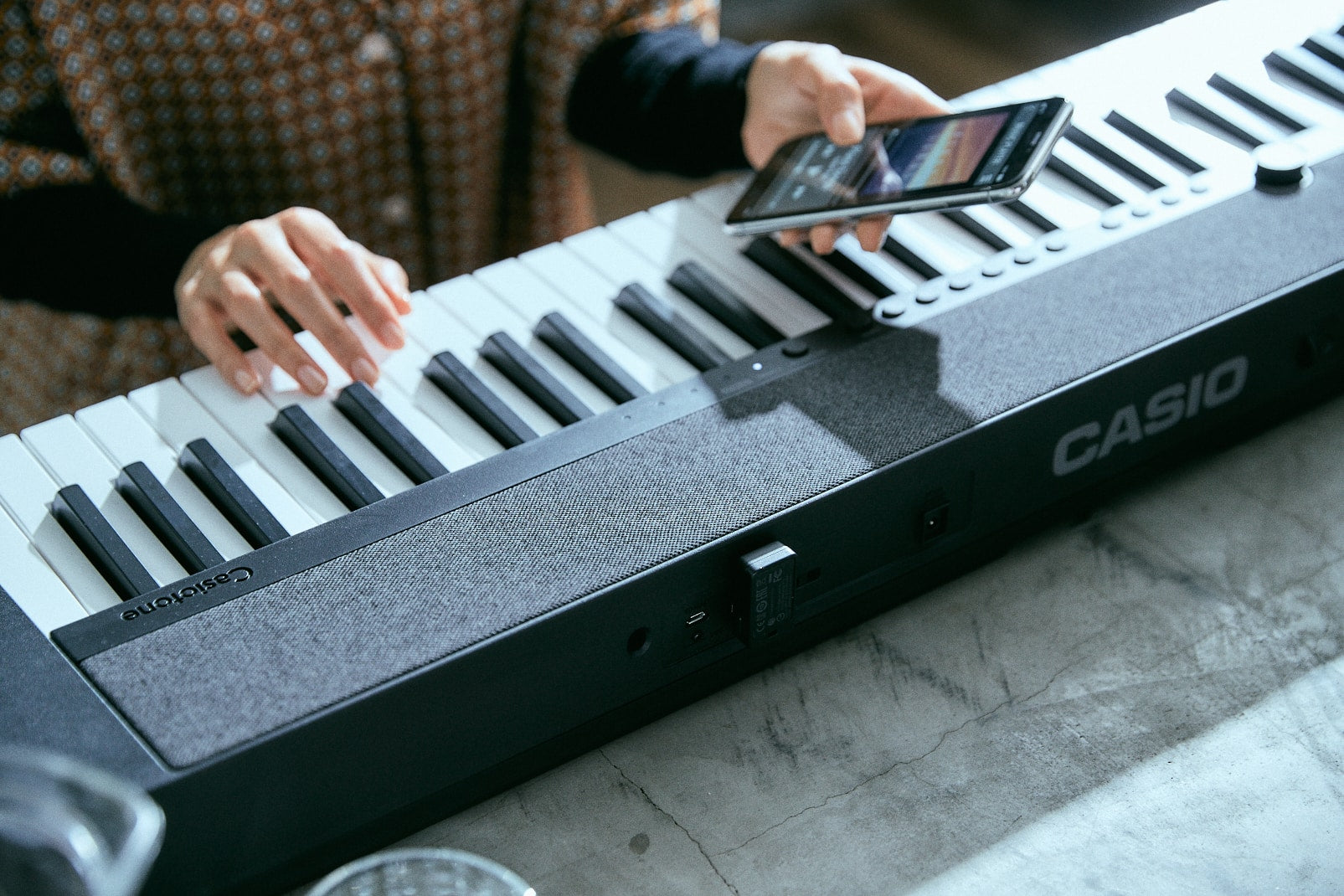 Casio CTS1BKBT | Casiotone Black Portable Keyboard with Wireless Adaptor