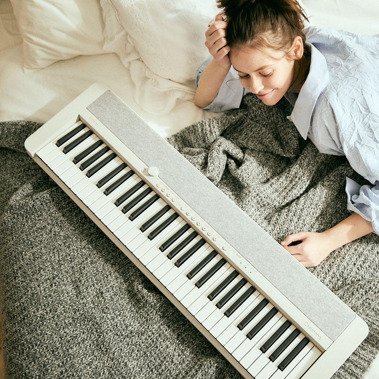 Casio CTS1WEBT | Casiotone White Portable Keyboard with Wireless Adaptor